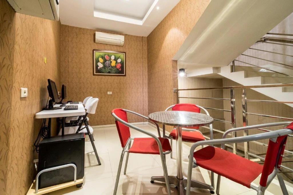 Oyo 279 Deli Homestay Medan Luaran gambar